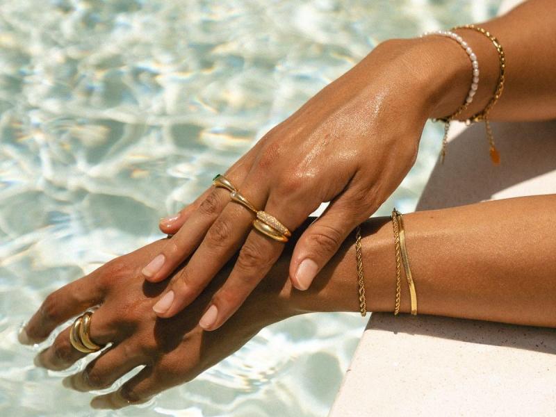 can you wear gold jewelry in the pool