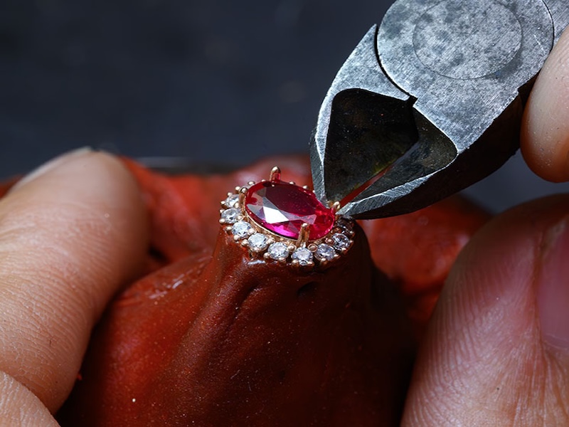 Gemstone-Ring-Welding